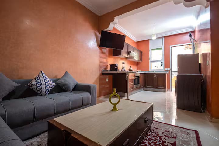 Cozy 2-Bedroom Apartment   photo 2